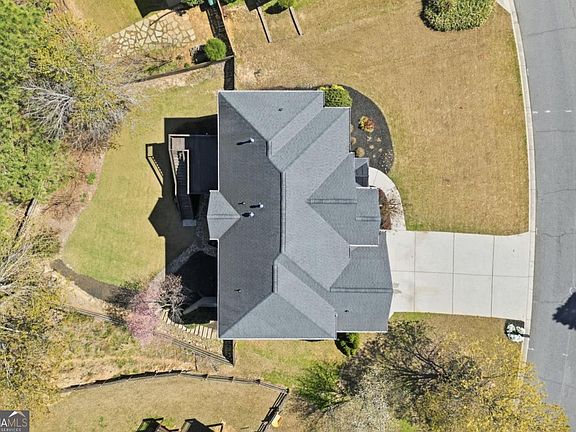 4th image of 5205 Millwood Dr