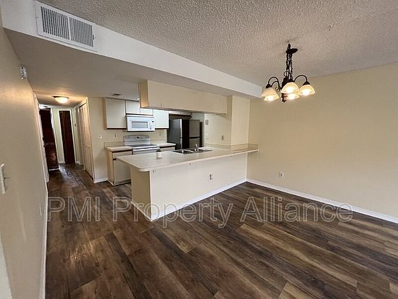 4th image of 5007 Laguna Bay Cir APT 35
