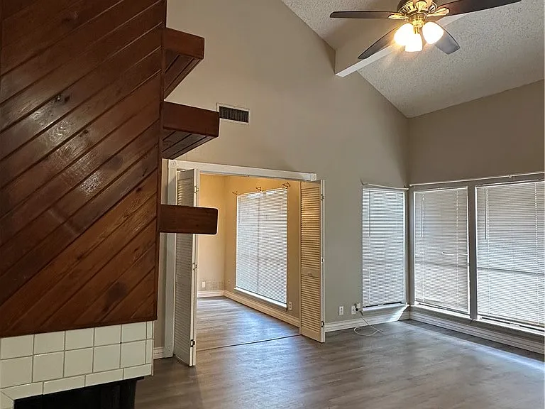 2429 Woodway Dr — Photo 6