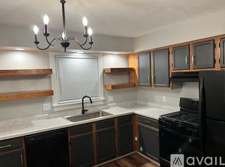 25 White Pl #B, Bloomington, IL 61701