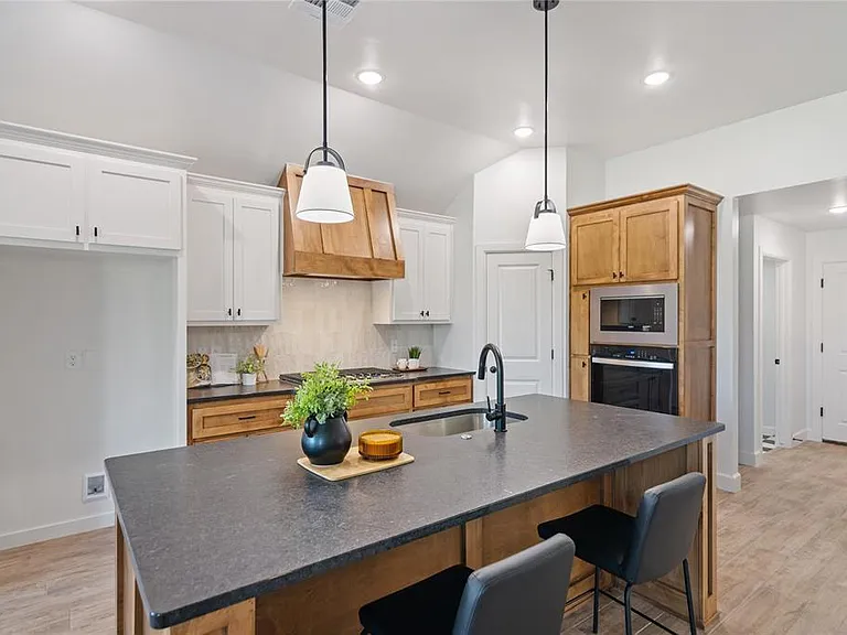 5008 Misty Wood Ln — Photo 12