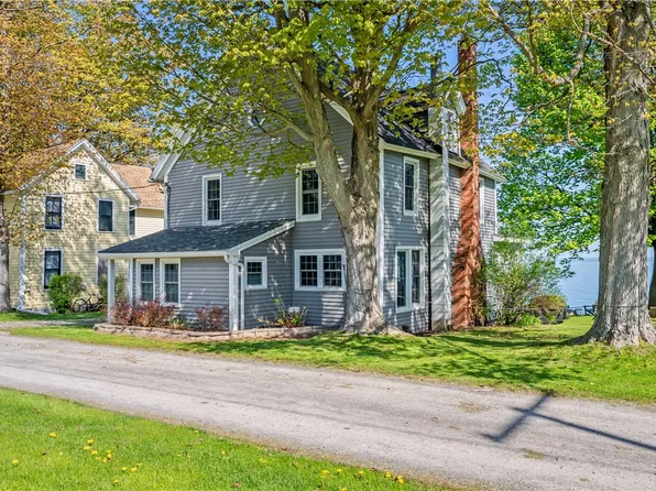9608 Beachwood Park Dr, Hamlin, NY 14464