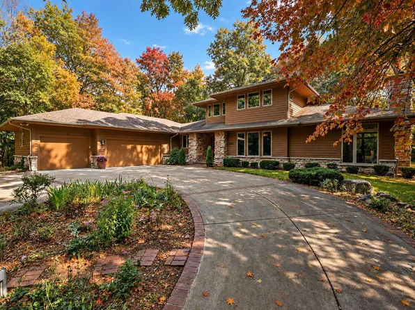 2850 S Amor DRIVE, New Berlin, WI 53146