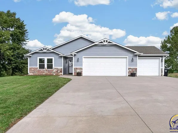 9808 SW Deer Trail St, Topeka, KS 66610