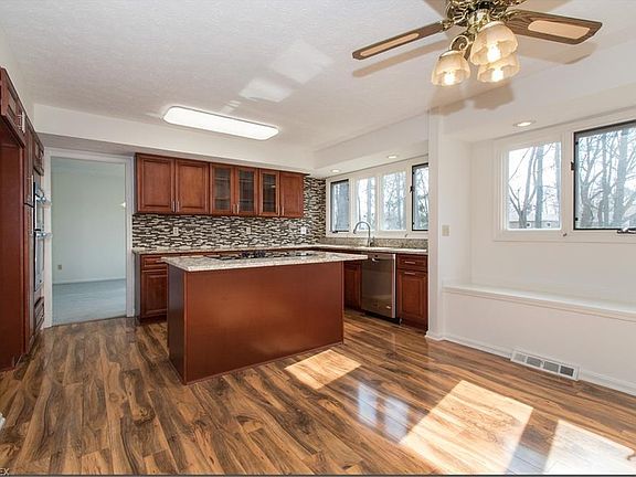 5th image of 6424 Woodhawk Dr