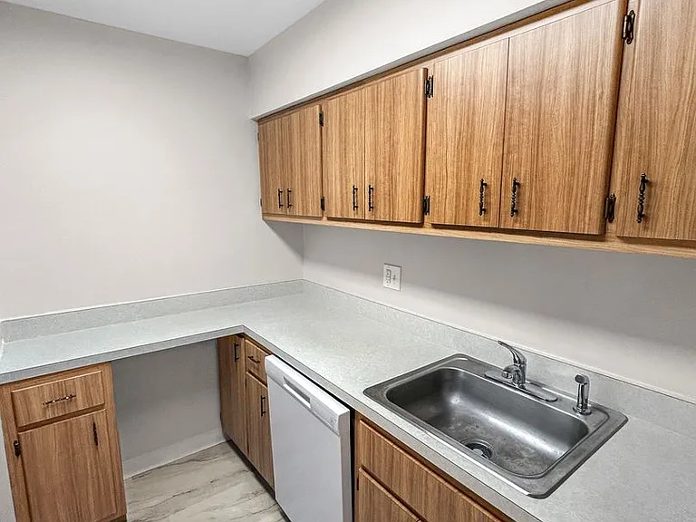 5085 Sanlin Dr — Photo 13