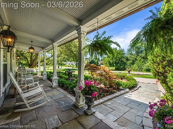 3rd image of 275 Barden Rd