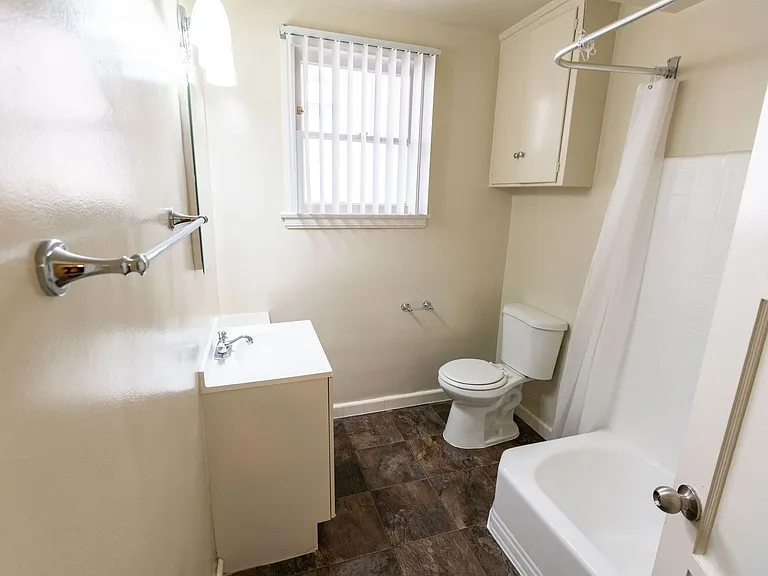 410 Veteran Avenue — Photo 10