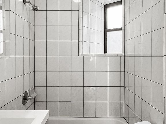 5th image of 270 E 78th St APT 25