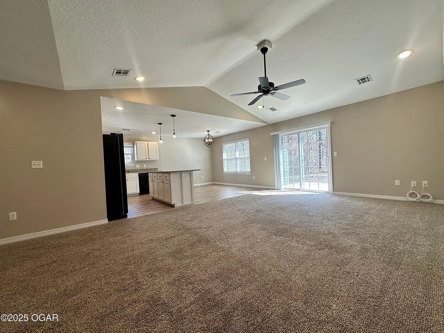 3 bed, 2.0 bath, 1516 sqft, $1,450 — Photo 3