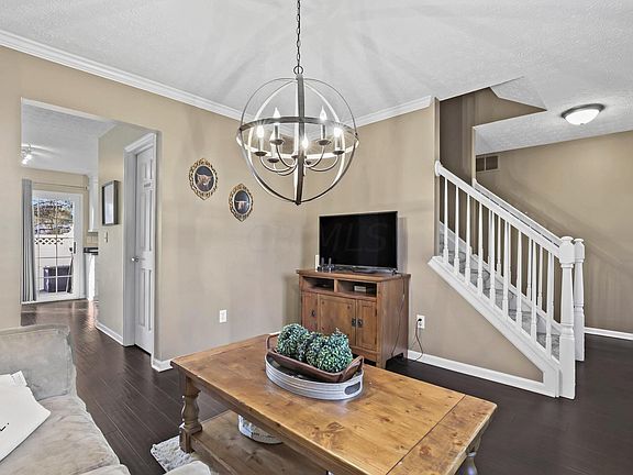 3rd image of 8693 Lazelle Commons Dr