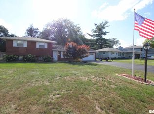 1614 Springfield Rd, East Peoria, IL 61611