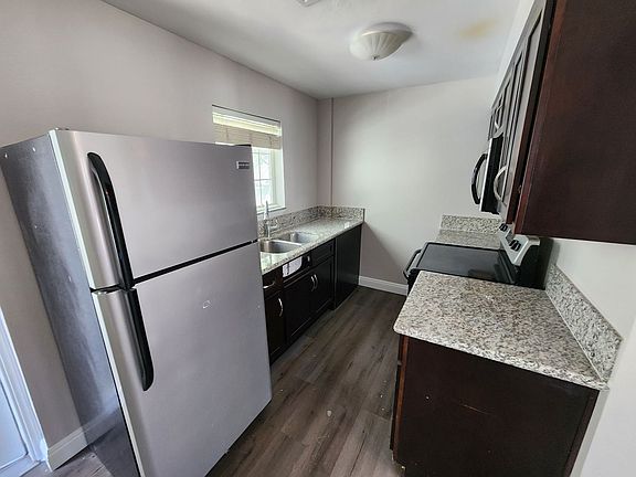 5th image of 1121 S Casino Center Blvd #1