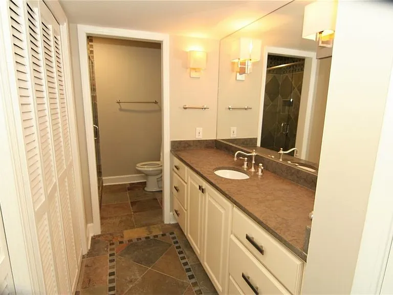 82 Montre Sq NW — Photo 24