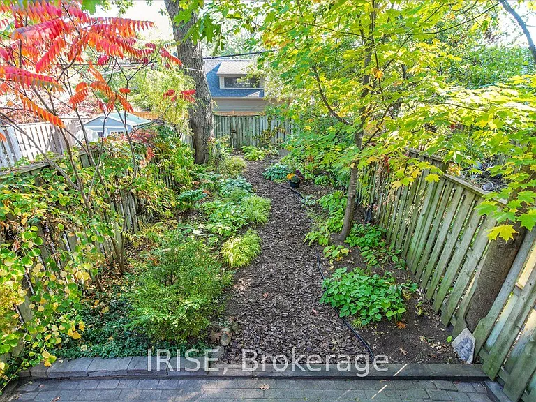 61 Chisholm Ave — Photo 25