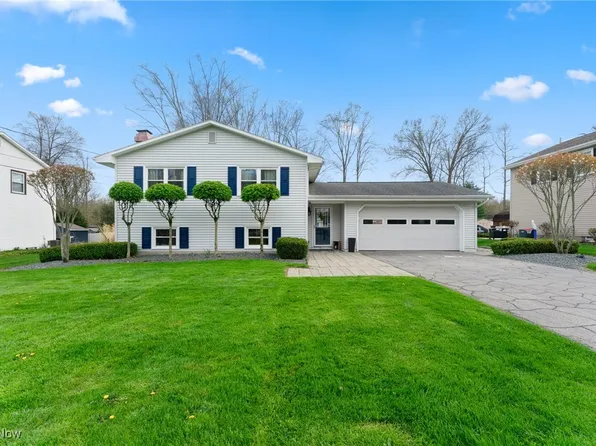 649 Wendemere Dr, Hubbard, OH 44425