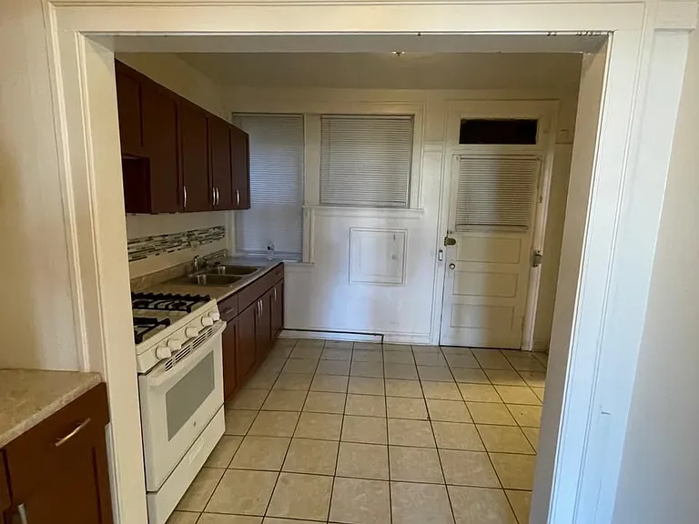 8216 S Langley Ave #2 — Photo 7
