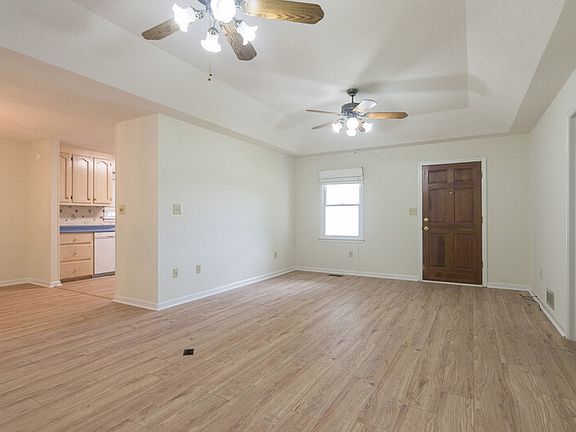 4th image of 185 Weatherly Woods Dr