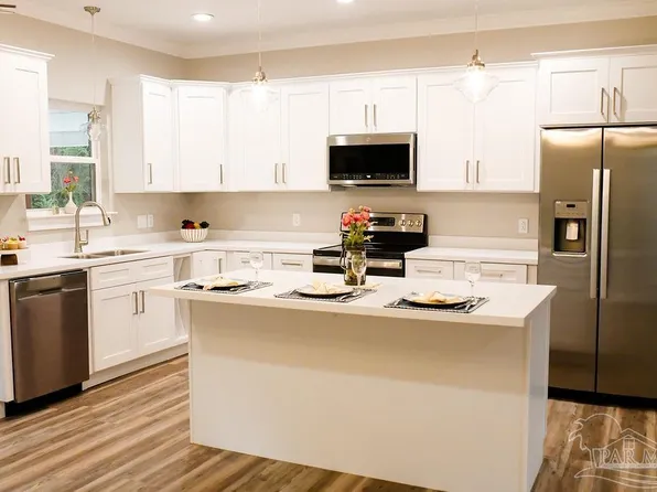 275 Edgewood Ct, Atmore, AL 36502