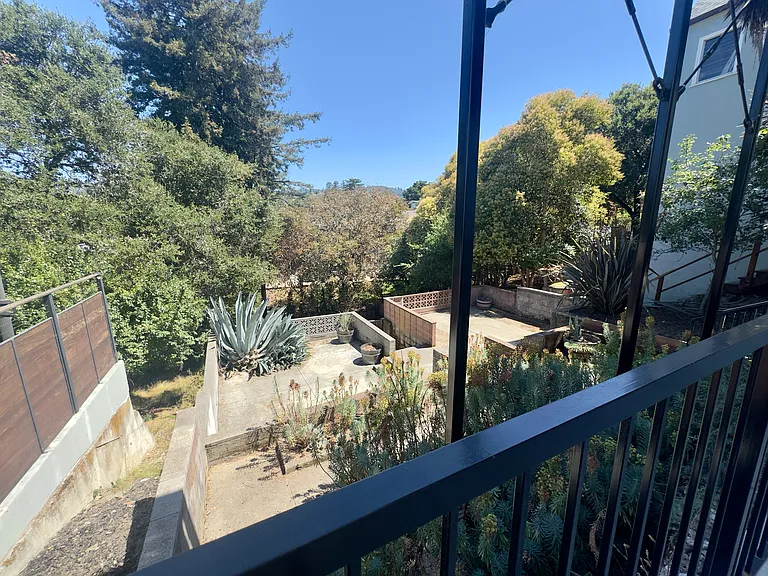 914 Everett Ave — Photo 44