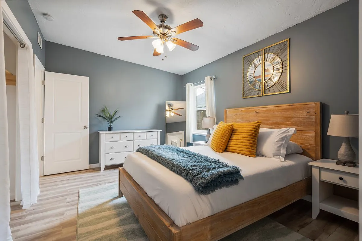 3 bed, 2.0 bath, 1292 sqft, $2,900 — Photo 3