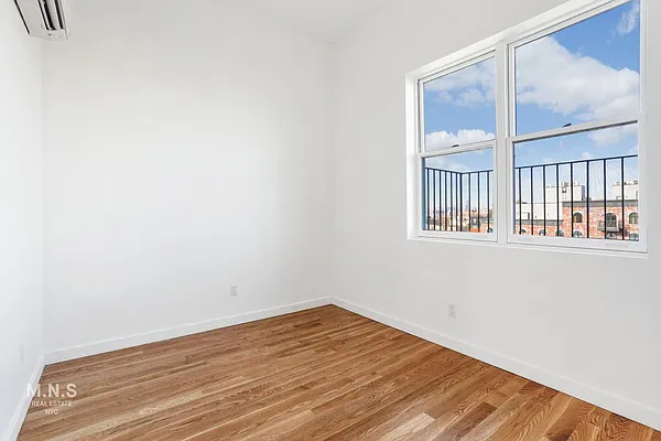 Rented by MNS | media 40