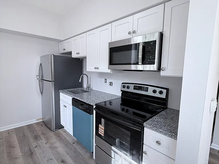 2400 Callow Ave #A — Photo 8