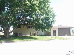 121 Nepper St, Gregory, SD 57533