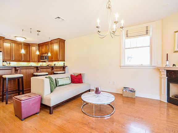 5th image of 100 Sheldrake Pl Unit 7