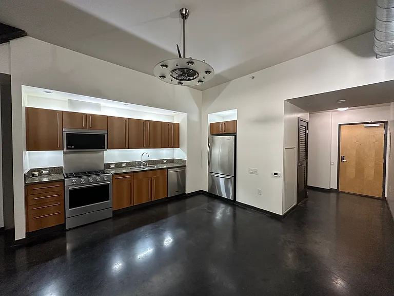 350 11th Ave #129 — Photo 4