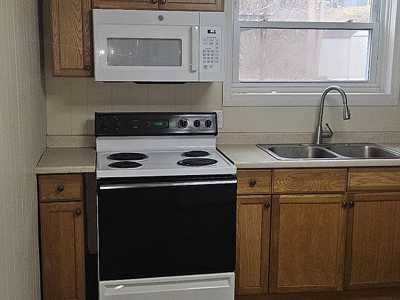 3rd image of 825-827 Carmalt St