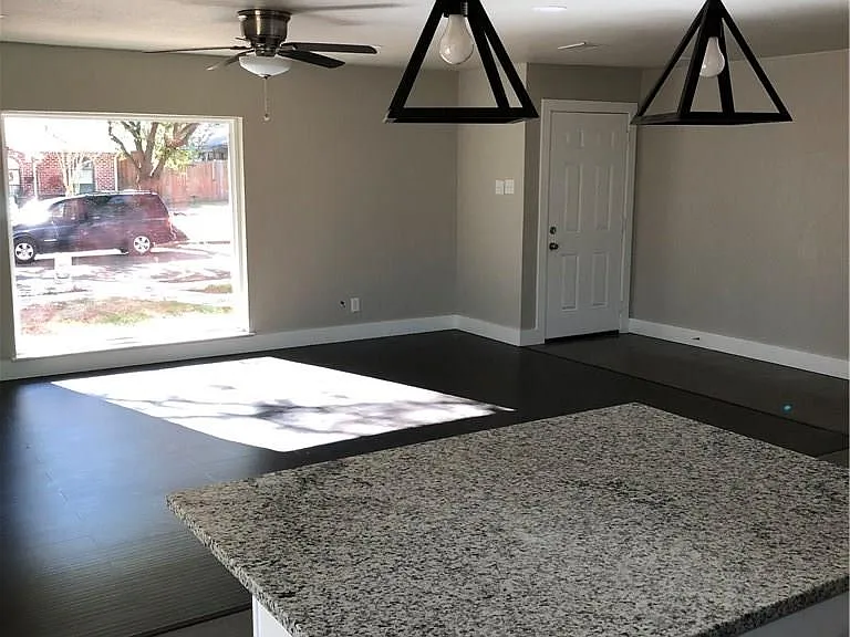 1531 Camelia Dr — Photo 2