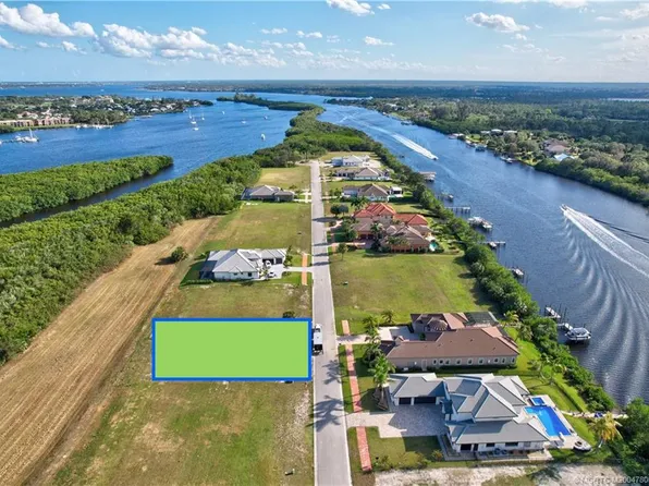 186 SE Fiore Bello, Port Saint Lucie, FL 34952