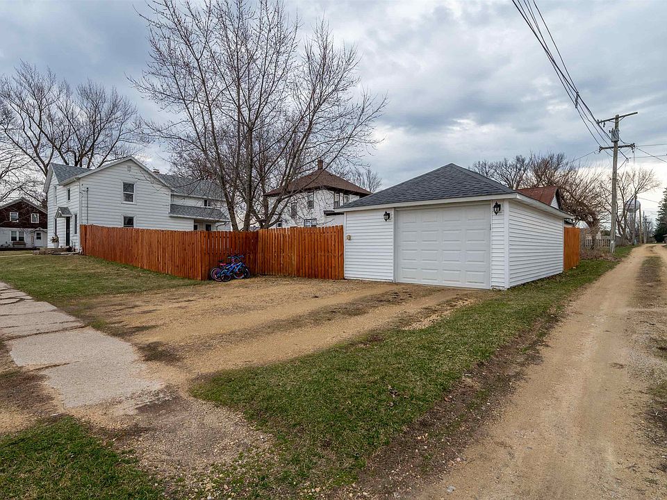 105 E Elm St, Forreston, IL 61030 Zillow