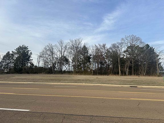 5th image of 654 E Main St