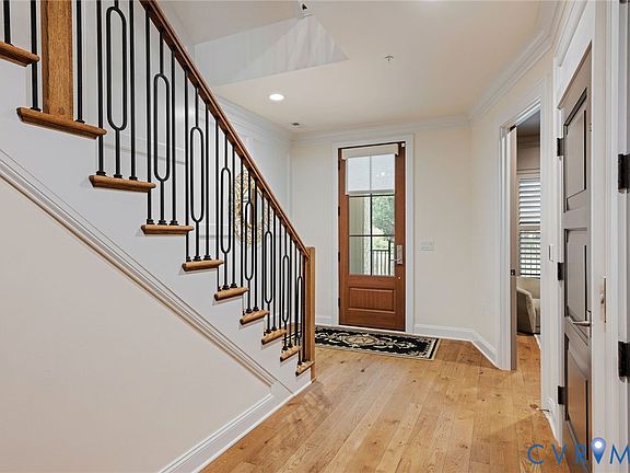 3rd image of 511 Libbie Ave #D