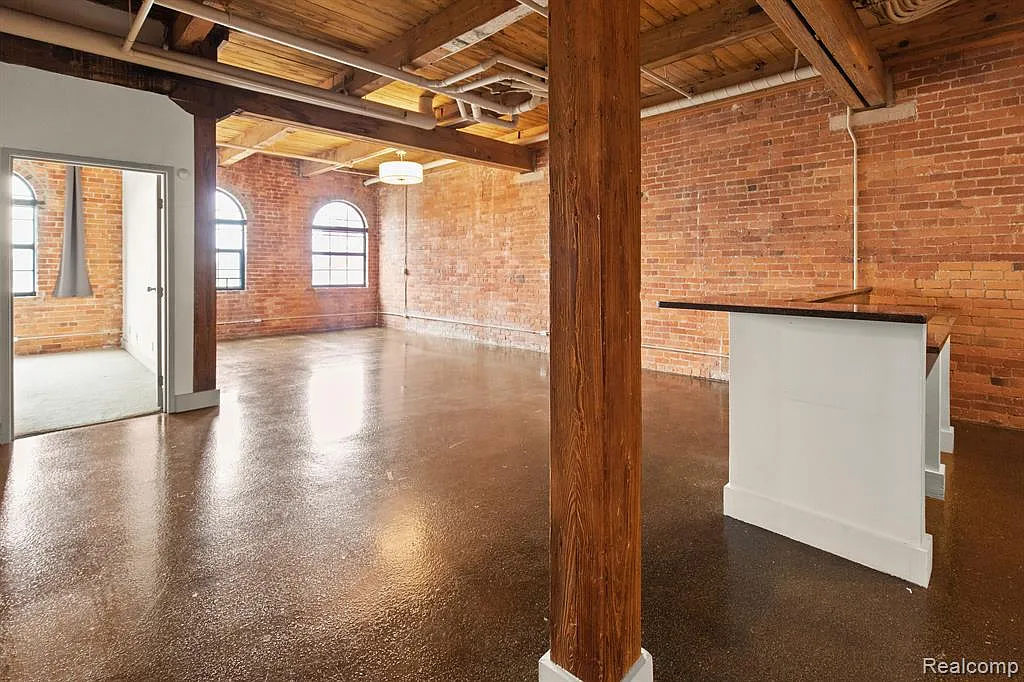 1 bed, 1.0 bath, 11022 sqft, $1,650 — Photo 2