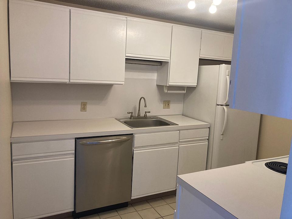 1st image of 55 Sophia St #8