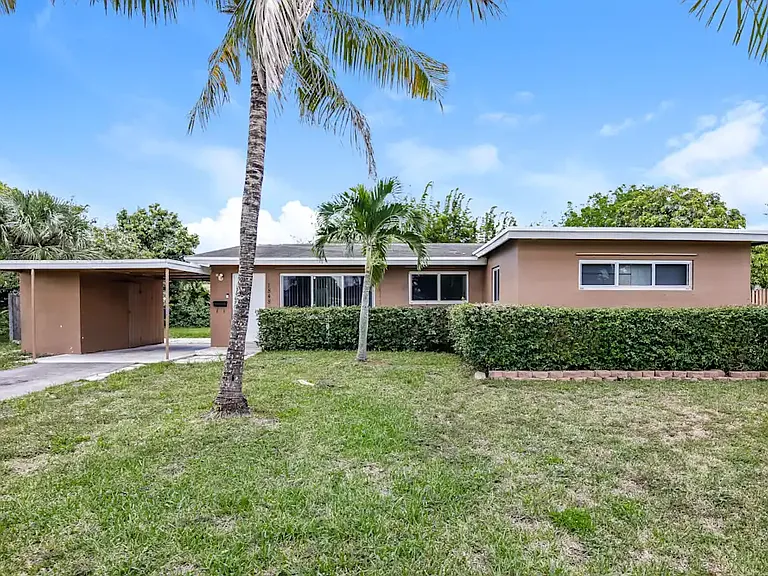 2150 SW 37th Ave — Photo 1