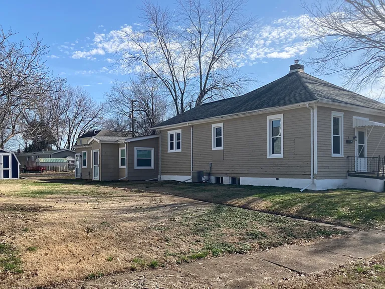 8 N Indiana Ave — Photo 36