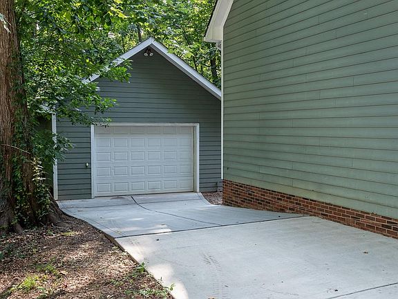 3rd image of 8907 Magnolia Estates Dr
