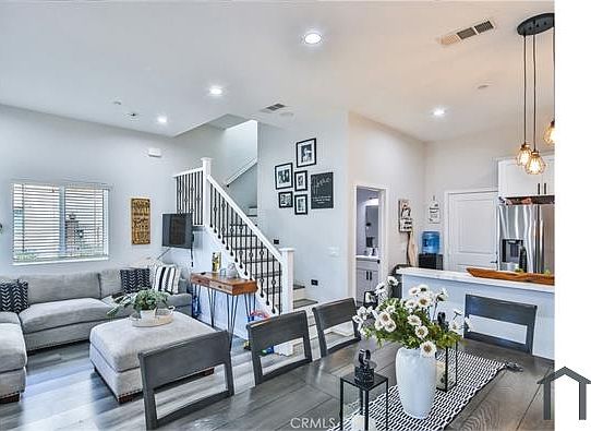 3rd image of 9223 Cypress Ave #201