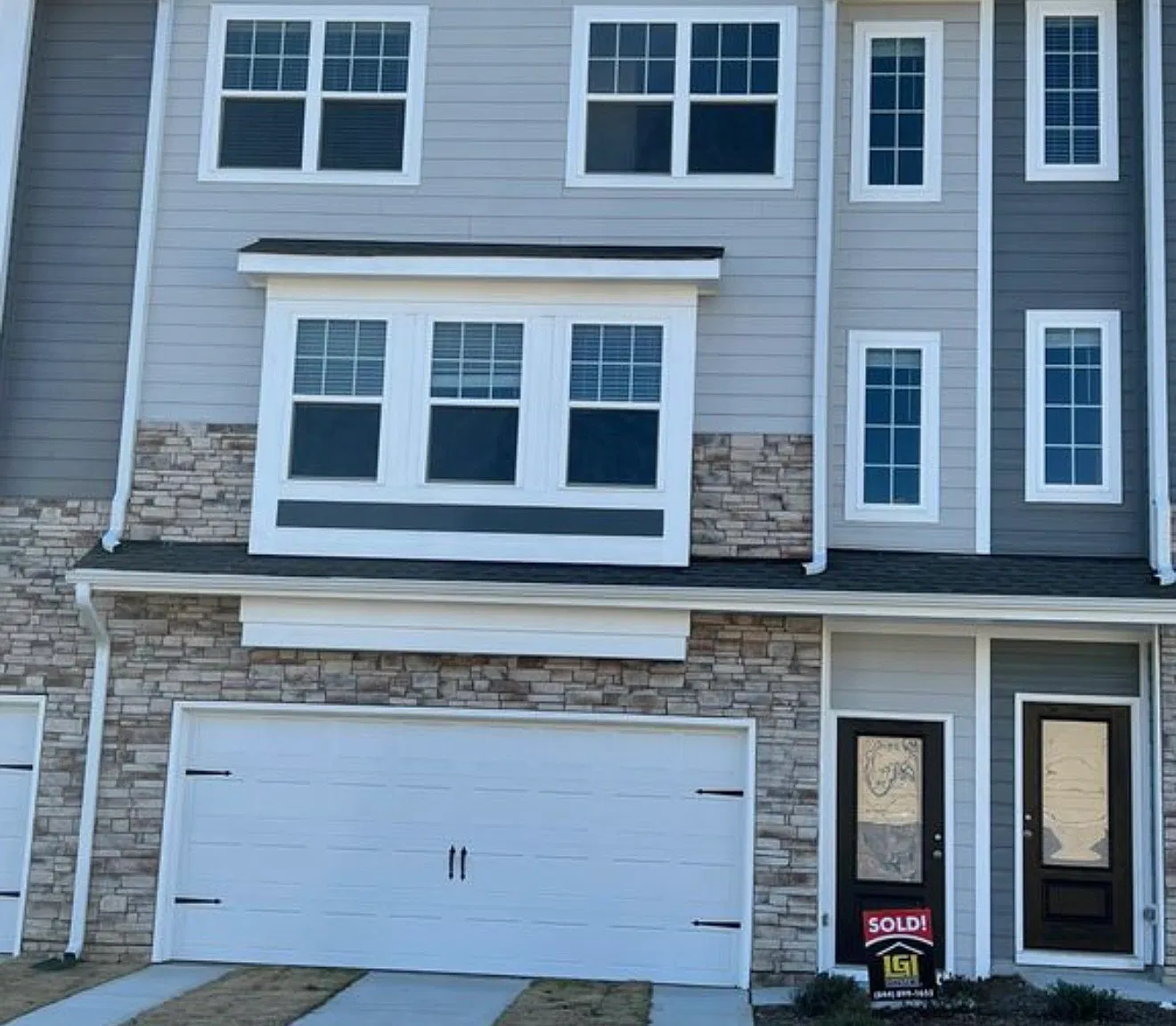 3 bed, 2172 sqft, $2,099 — Photo 1