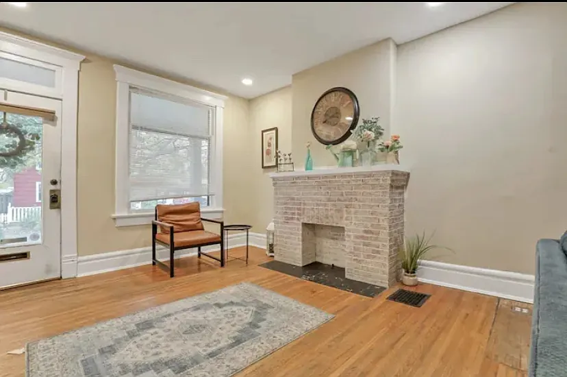 5 bed, 2.5 bath, 2688 sqft, $3,300 — Photo 4