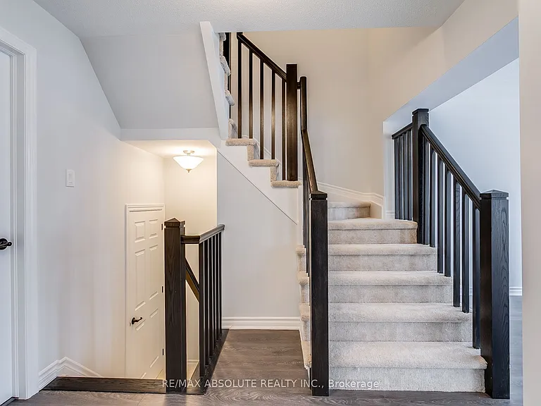 315 Pumpkinseed Cres — Photo 15