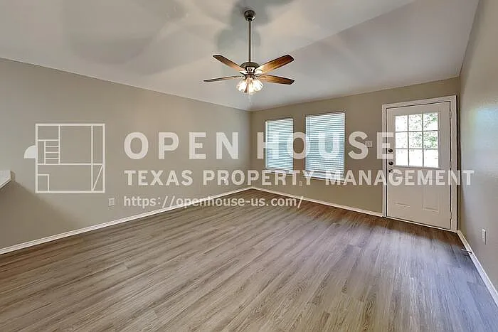 3 bed, 2.0 bath, 1408 sqft, $2,000 — Photo 3