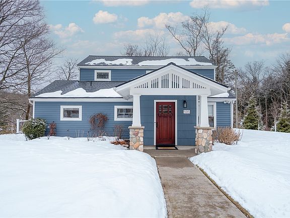 2nd image of 595 Lake Rd