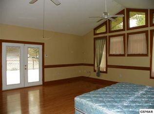 637 Monte Wood Cir, Pigeon Forge, TN 37863