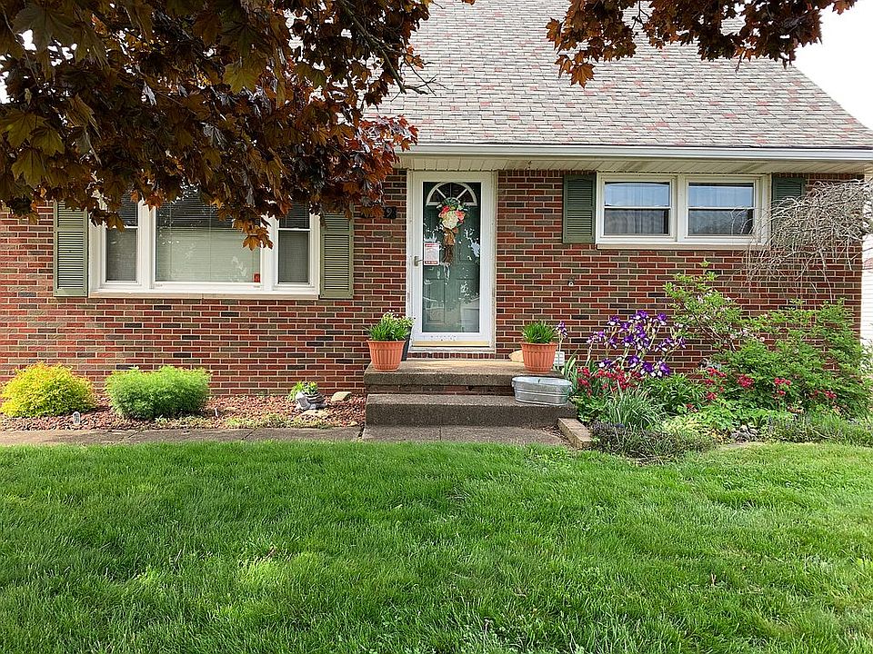 1st image of 1519 35th St NE