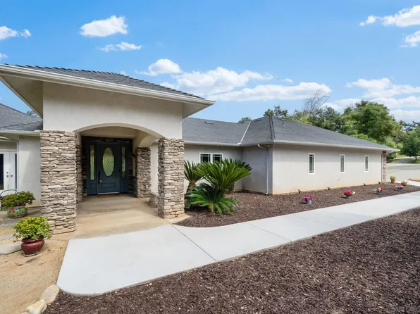 32377 Leprechaun Ln, Bonsall, CA 92003